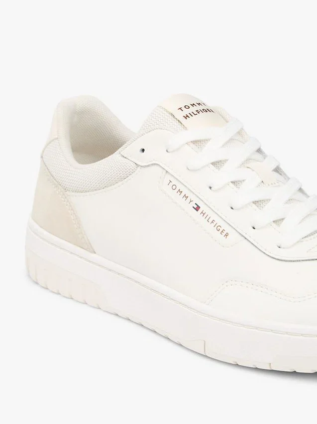 Låg sneaker i läder- och mockablandning Låg sneaker i läder- och mockablandning