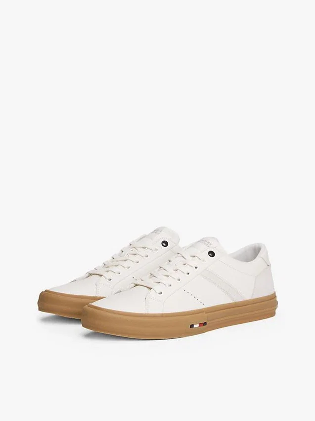 Låga sneakers i läder Låga sneakers i läder