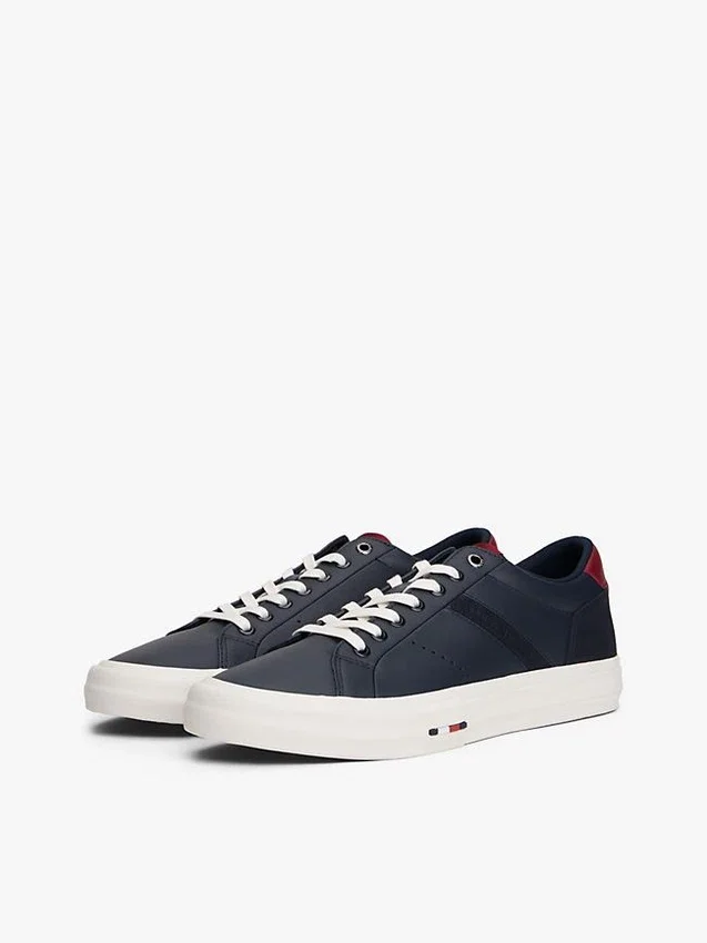 Låga sneakers i läder Låga sneakers i läder