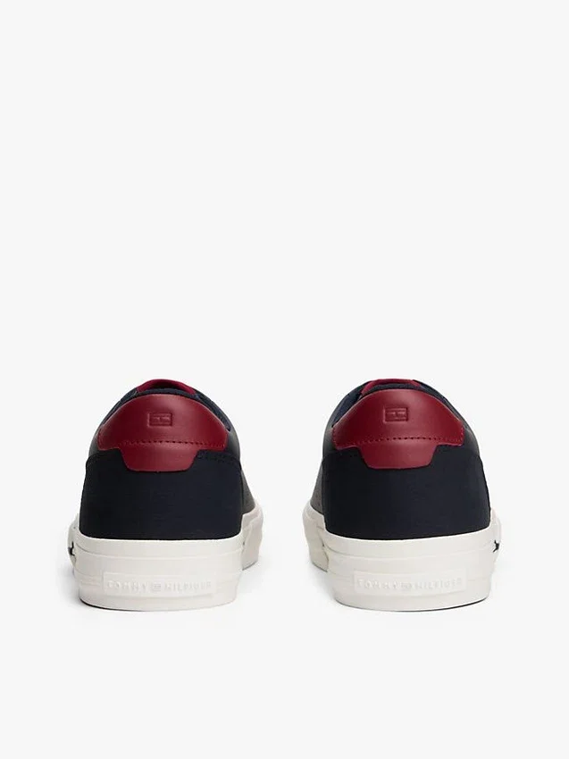 Låga sneakers i läder Låga sneakers i läder