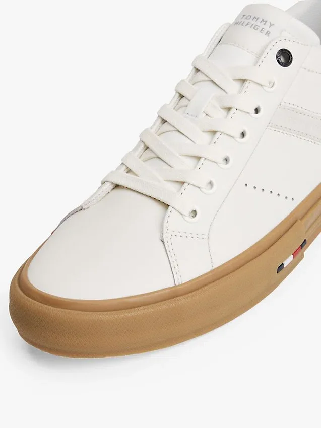 Låga sneakers i läder Låga sneakers i läder
