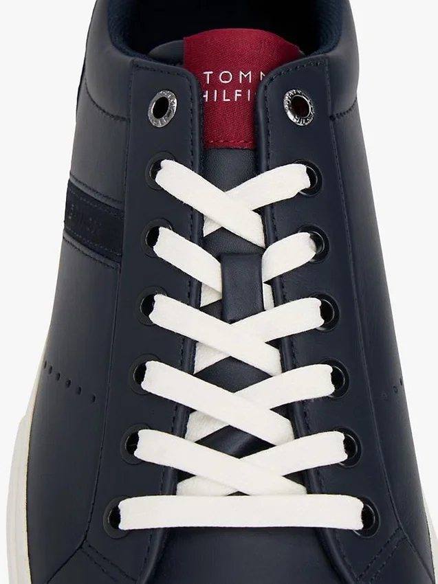 Låga sneakers i läder Låga sneakers i läder