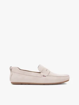 Loafers i mocka med dubbar Loafers i mocka med dubbar