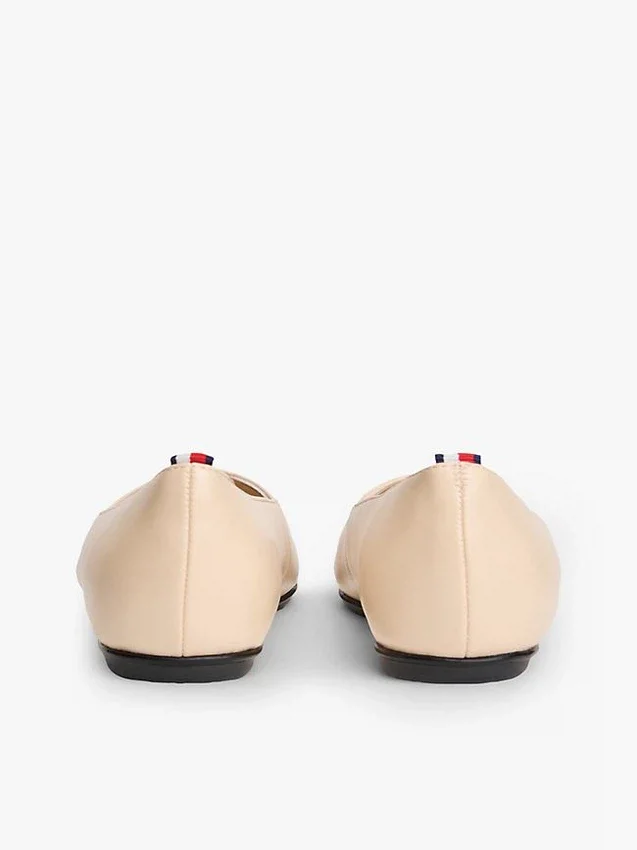 Logotypdetaljer Ballerinaskor Logotypdetaljer Ballerinaskor