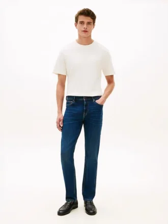 Lätt stretchjeans i smal passform