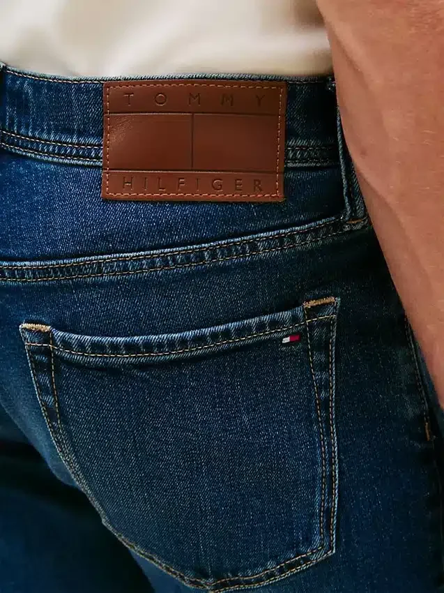 Lätt stretchjeans i smal passform Lätt stretchjeans i smal passform