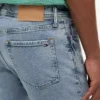 Lätt stretchjeans i smal passform