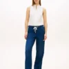 Lättviktiga jeans med vid ben och dragkedja Lättviktiga jeans med vid ben och dragkedja