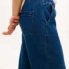 Lättviktiga jeans med vid ben och dragkedja Lättviktiga jeans med vid ben och dragkedja