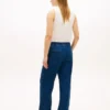 Lättviktiga jeans med vid ben och dragkedja Lättviktiga jeans med vid ben och dragkedja