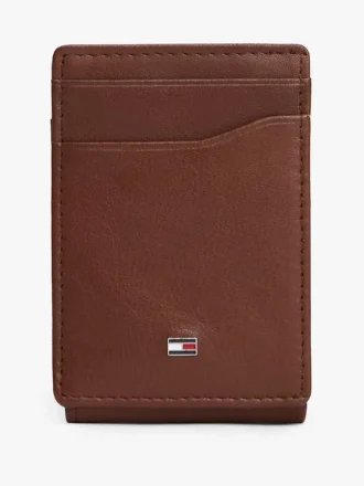 Magnetisk bifold-plånbok i kornigt läder Magnetisk bifold-plånbok i kornigt läder