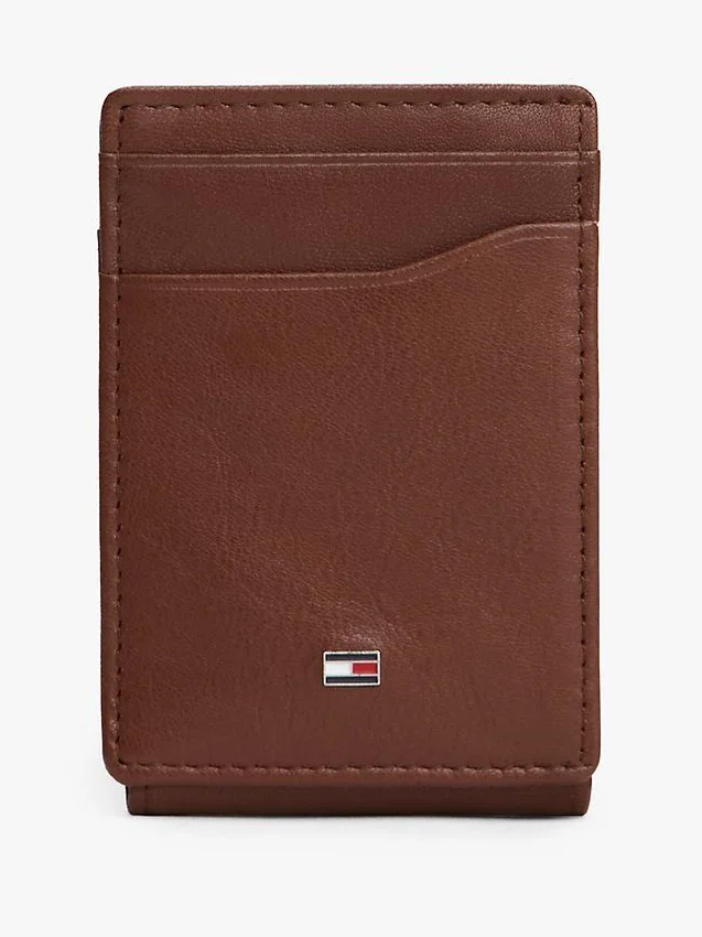 Magnetisk bifold-plånbok i kornigt läder Magnetisk bifold-plånbok i kornigt läder