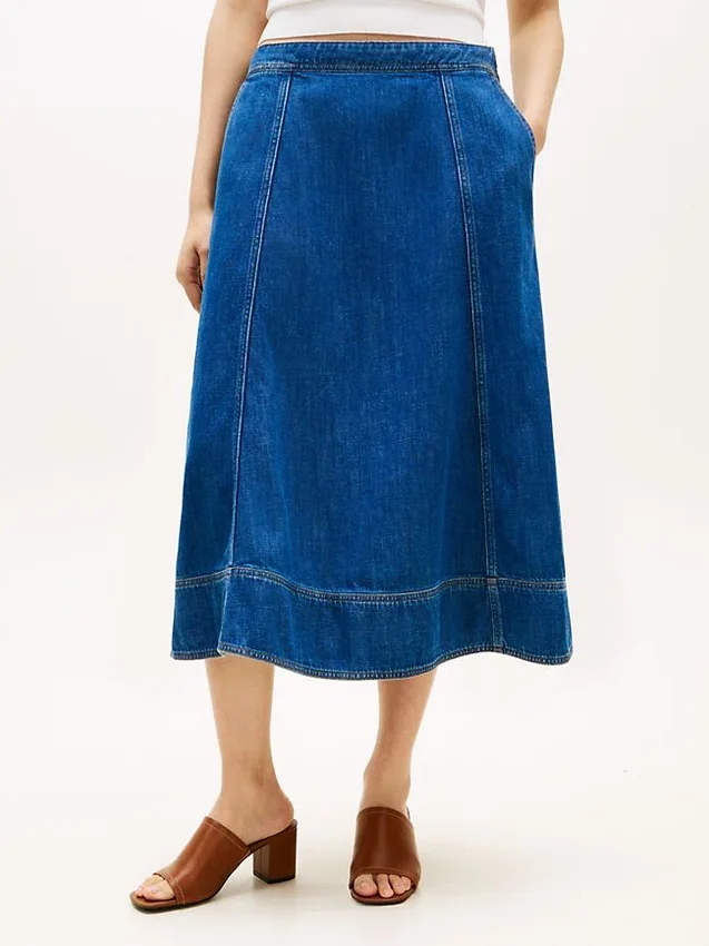 Midi-kjol i denim med hög midja och utsvängd passform Midi-kjol i denim med hög midja och utsvängd passform