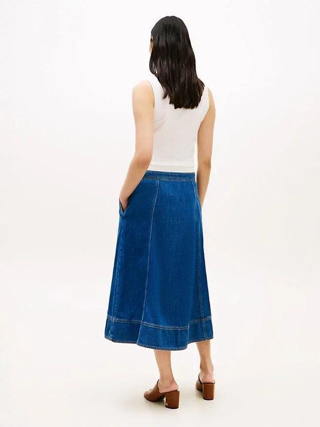 Midi-kjol i denim med hög midja och utsvängd passform Midi-kjol i denim med hög midja och utsvängd passform