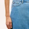 Midi-kjol i denim med rå kant Midi-kjol i denim med rå kant