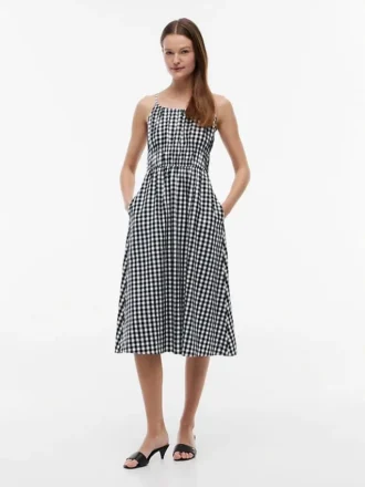 Midi-klänning i linneblandning med rynkad gingham-mönster