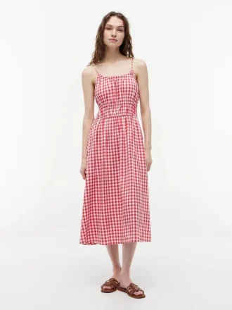 Midi-klänning i linneblandning med rynkad gingham-mönster Midi-klänning i linneblandning med rynkad gingham-mönster