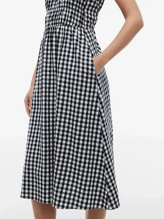 Midi-klänning i linneblandning med rynkad gingham-mönster Midi-klänning i linneblandning med rynkad gingham-mönster