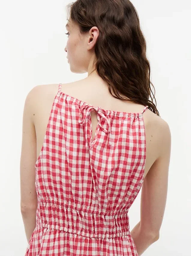 Midi-klänning i linneblandning med rynkad gingham-mönster Midi-klänning i linneblandning med rynkad gingham-mönster