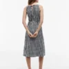 Midi-klänning i linneblandning med rynkad gingham-mönster Midi-klänning i linneblandning med rynkad gingham-mönster