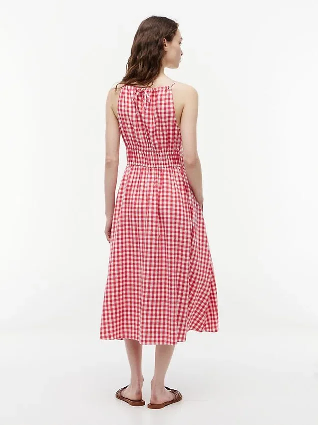 Midi-klänning i linneblandning med rynkad gingham-mönster Midi-klänning i linneblandning med rynkad gingham-mönster