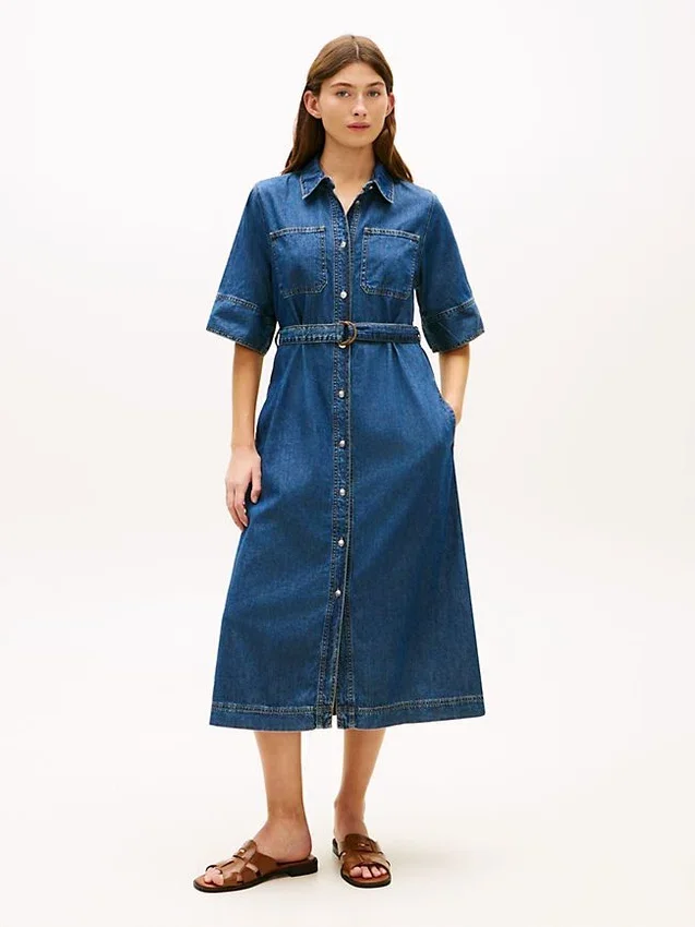 Midiklänning i denim med bälte Midiklänning i denim med bälte