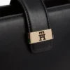 Mini-satchelväska med monogramspänne Mini-satchelväska med monogramspänne