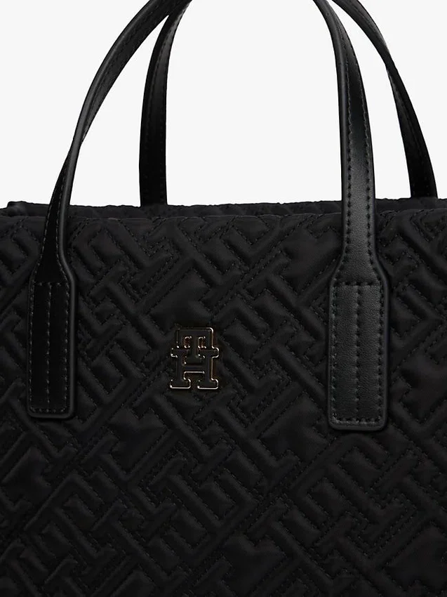 Mini-tote-väska i nylon med monogram och synliga sömmar Mini-tote-väska i nylon med monogram och synliga sömmar