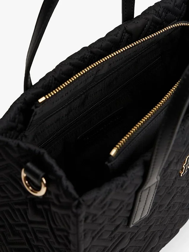 Mini-tote-väska i nylon med monogram och synliga sömmar Mini-tote-väska i nylon med monogram och synliga sömmar