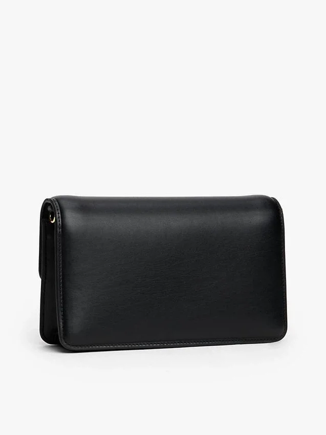 Monogramspänne, klämväska med flik i kornmönster Monogramspänne, klämväska med flik i kornmönster