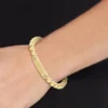 Monotype armband med metallpärlor