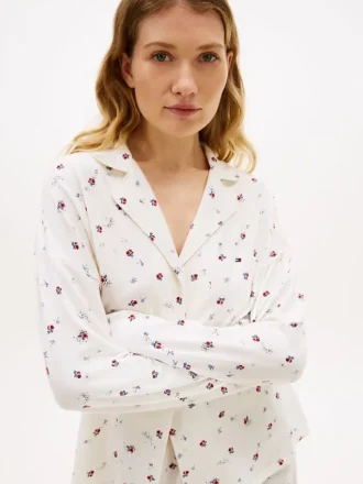Nattlinne med blommönster