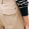 Plisserad twill-chino