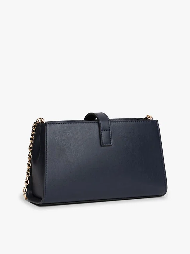 Polerad crossbody-väska med monogram och kedja Polerad crossbody-väska med monogram och kedja