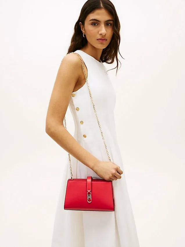Polerad crossbody-väska med monogram och kedja Polerad crossbody-väska med monogram och kedja