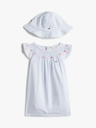 Presentpaket med randig klänning och hatt för Baby