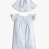Presentpaket med randig klänning och hatt för Baby Presentpaket med randig klänning och hatt för Baby