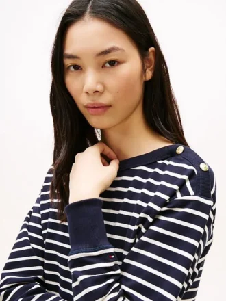 Randig sweatshirt med båthals och guldfärgade knappar