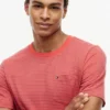 Randig T-shirt med ficka Randig T-shirt med ficka