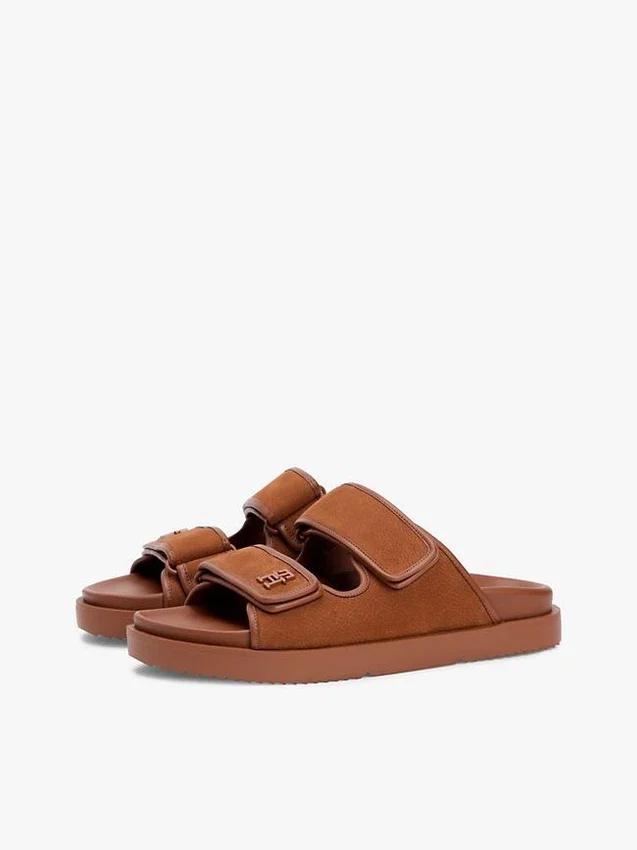 Sandaler med dubbla remmar i nubuckläder Sandaler med dubbla remmar i nubuckläder