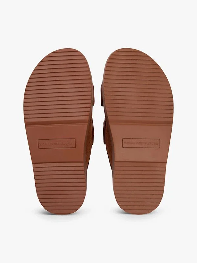 Sandaler med dubbla remmar i nubuckläder Sandaler med dubbla remmar i nubuckläder