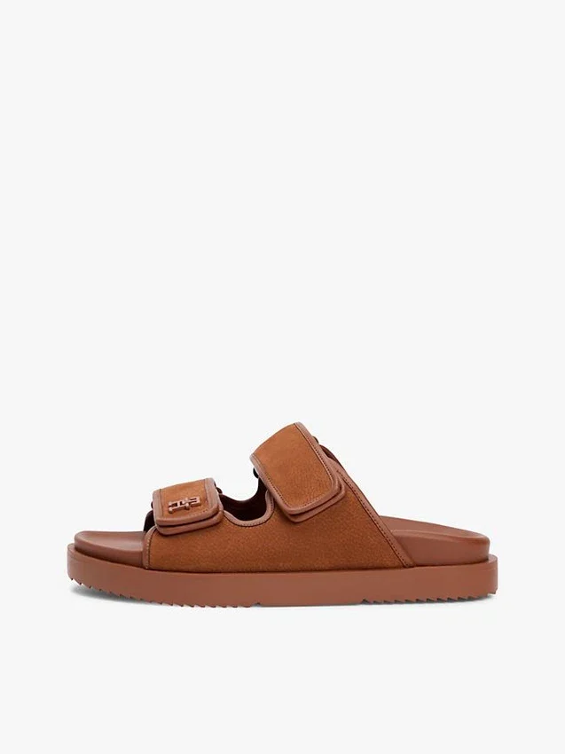Sandaler med dubbla remmar i nubuckläder Sandaler med dubbla remmar i nubuckläder