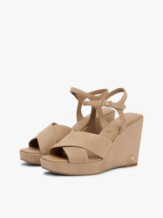 Sandaler med korsade remmar i mocka