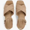 Sandaler med korsade remmar i mocka Sandaler med korsade remmar i mocka