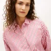 Skjorta i poplin med avslappnad randig design Skjorta i poplin med avslappnad randig design