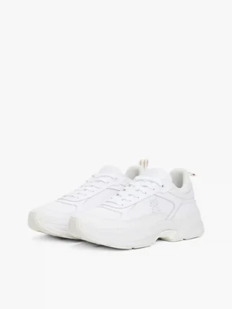 Sneakers i grovt läder med blandade texturer