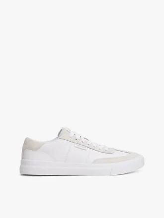 Sneakers i kontrasterande mocka