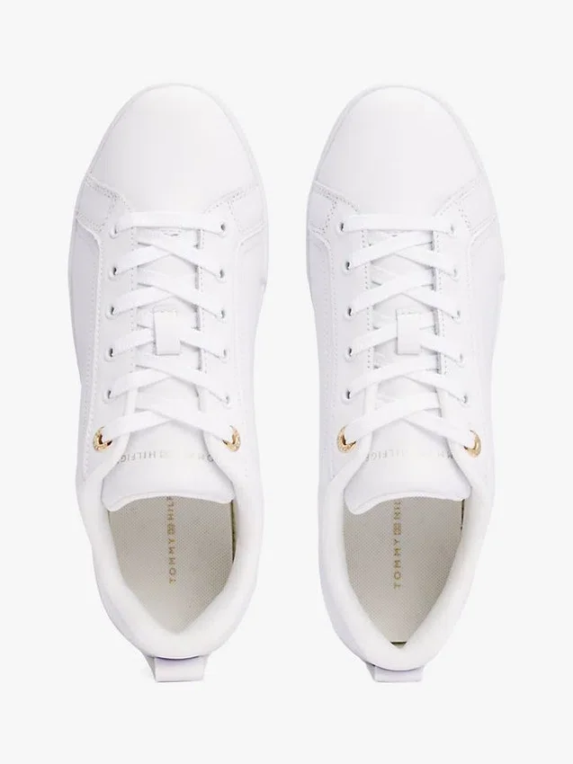 Sneakers i läder med Hilfiger-logotyp Sneakers i läder med Hilfiger-logotyp