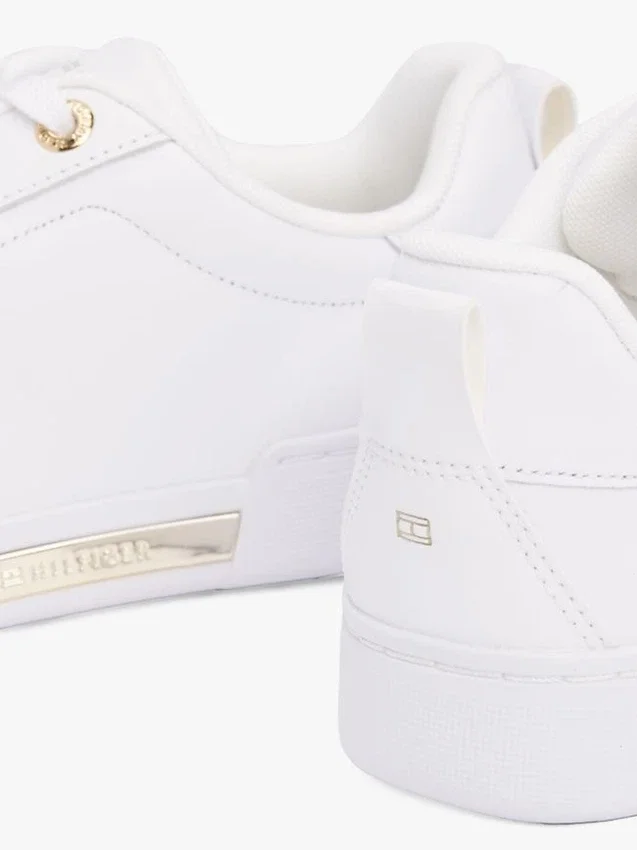 Sneakers i läder med Hilfiger-logotyp Sneakers i läder med Hilfiger-logotyp