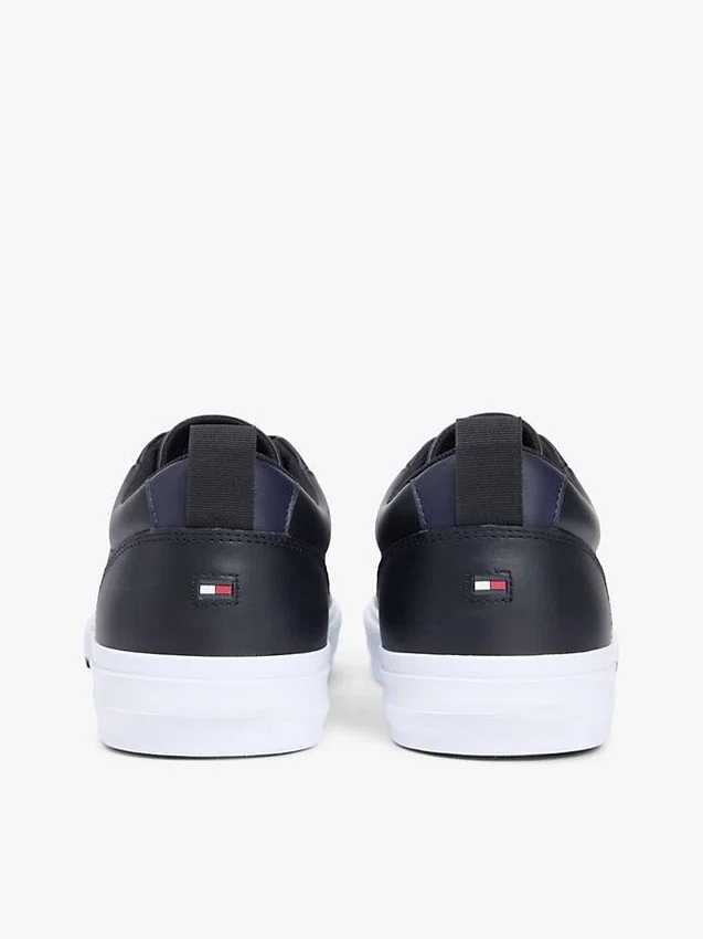 Sneakers i vulkaniserat läder Sneakers i vulkaniserat läder